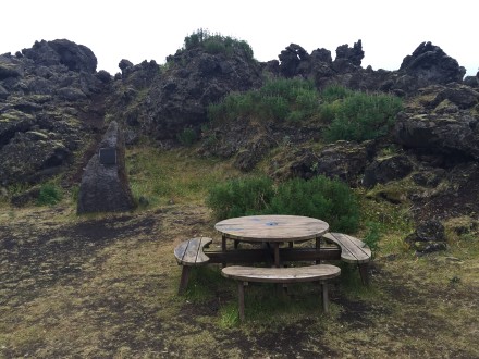 在冰岛赫马岛，领略火山前哨
