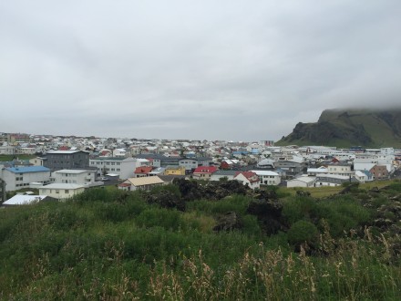 在冰岛赫马岛，领略火山前哨