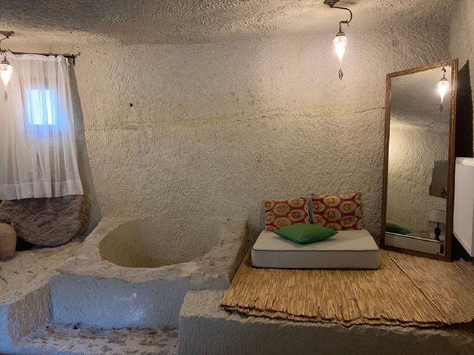 卡帕的洞穴：酒店、餐厅、教堂与地下城