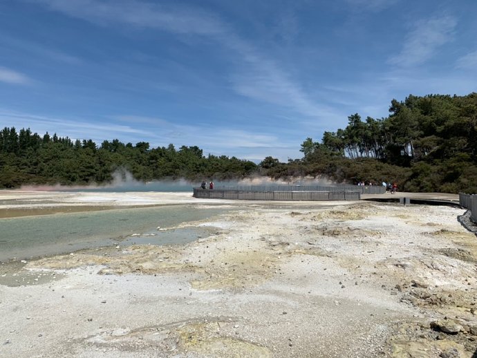 新西兰北岛，美丽的地热公园一瞥
