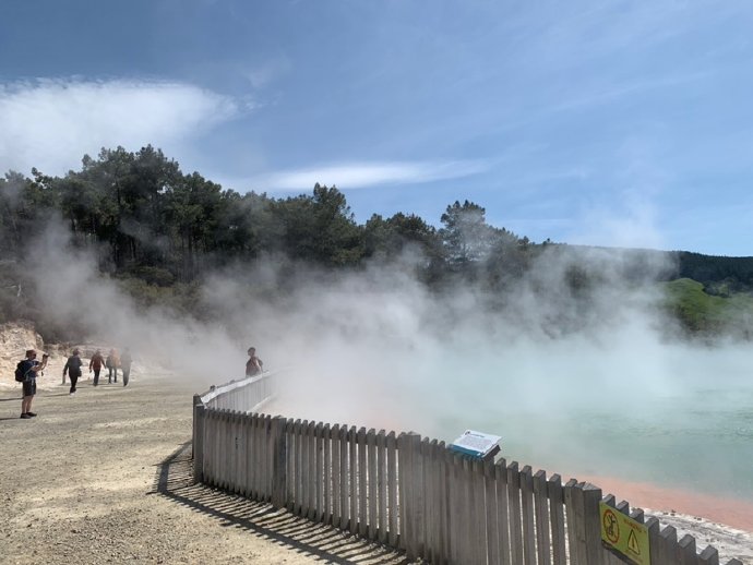 新西兰北岛，美丽的地热公园一瞥