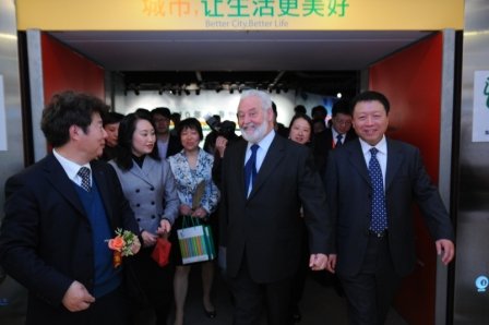 洛赛泰斯先生为我们闭馆